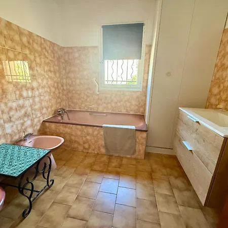 Holiday home Maison Avec Jardin Et Terrasse, 3 A - Fr-1-338-612 Sete